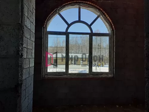 Арочное окно с раскладкой в стеклопакете Арочное окно с раскладкой в стеклопакете